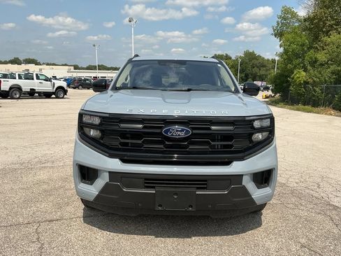 Used 2025 Ford Expedition Active RWD image 8