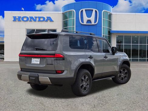 Used 2024 Lexus GX 550 AWD/4WD image 3