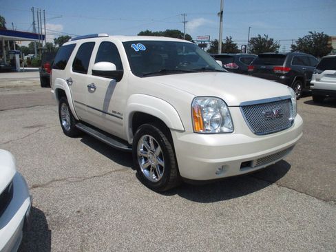 Used 2010 GMC Yukon Denali image 2