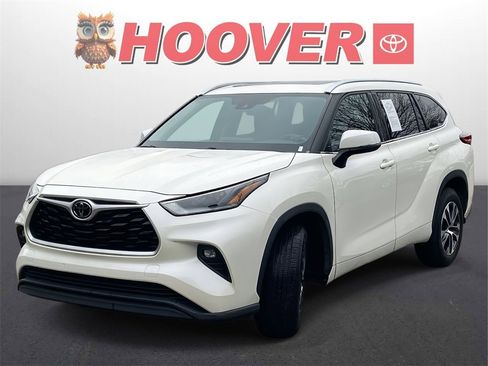 Used 2021 Toyota Highlander XLE image 6