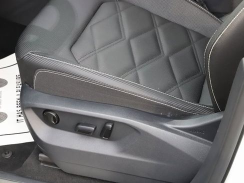 Used 2025 Volkswagen Atlas Cross Sport SE image 17