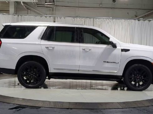 Used 2023 GMC Yukon Denali image 9