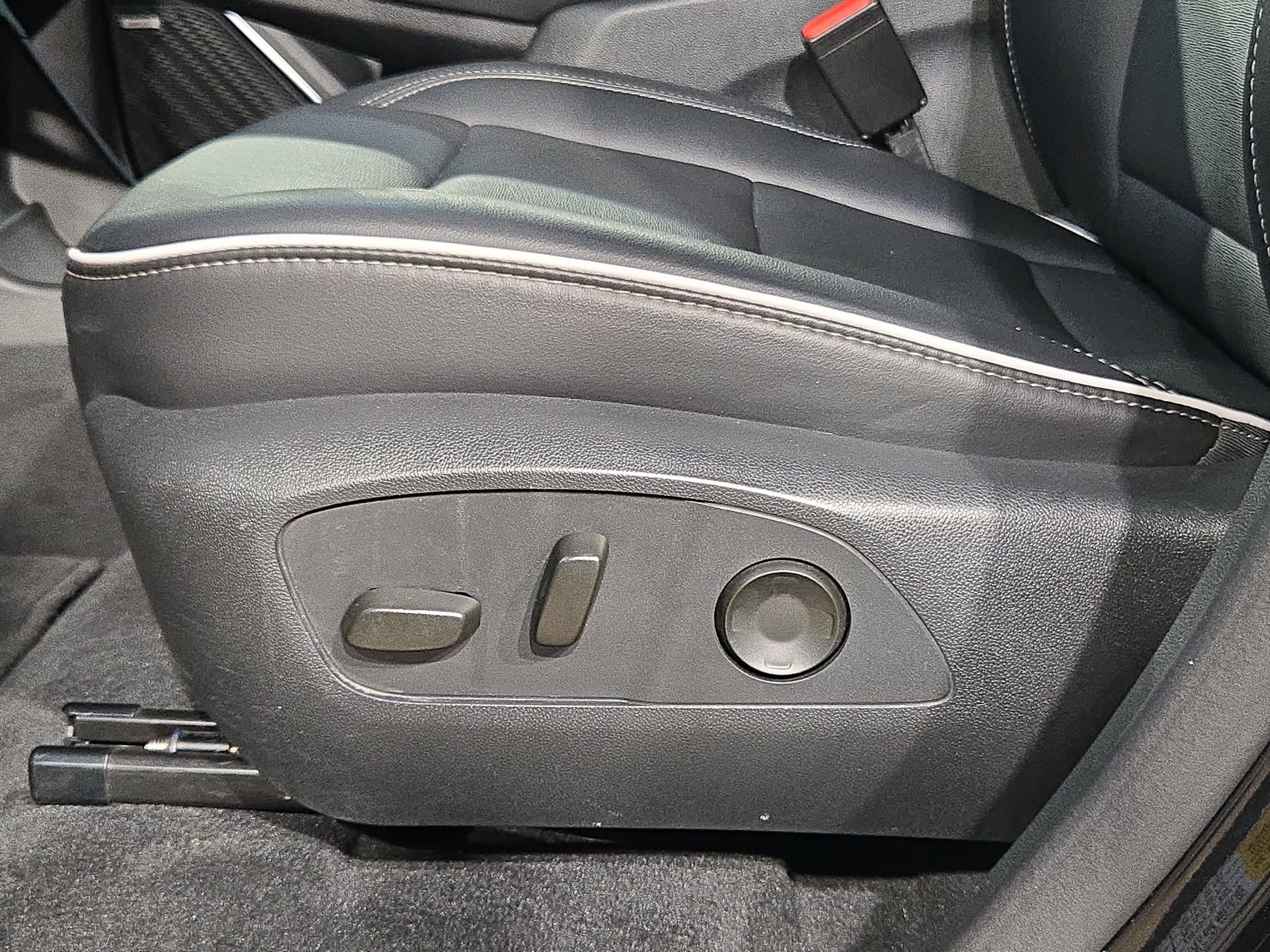 Used 2025 Buick Enclave Preferred FWD image 23