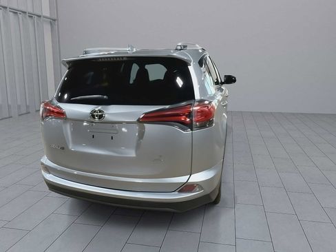 Used 2016 Toyota RAV4 LE AWD/4WD image 7