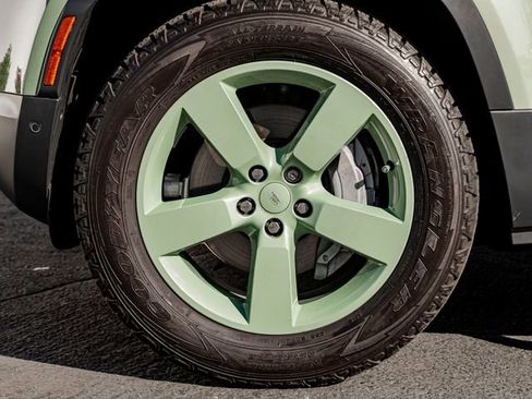 Used 2023 Land Rover Defender 110 75th Limited Edition image 11