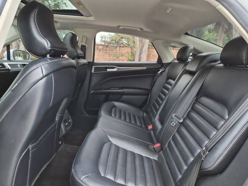 Used 2019 Ford Fusion SEL image 15