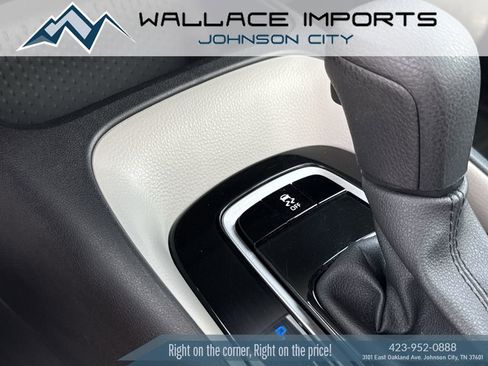 Used 2025 Toyota Corolla LE FWD image 25