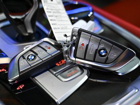 Used 2022 BMW ALPINA B7 xDrive w/ Luxury Rear Seating Package image 74