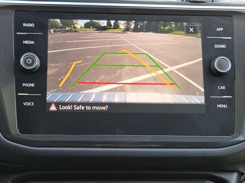 Used 2023 Volkswagen Tiguan SE image 10