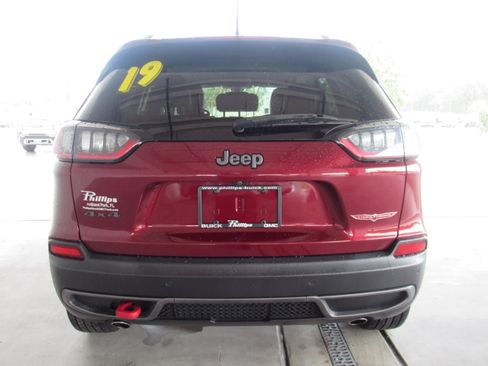Used 2019 Jeep Cherokee Trailhawk w/ Comfort/Convenience Group AWD/4WD image 6