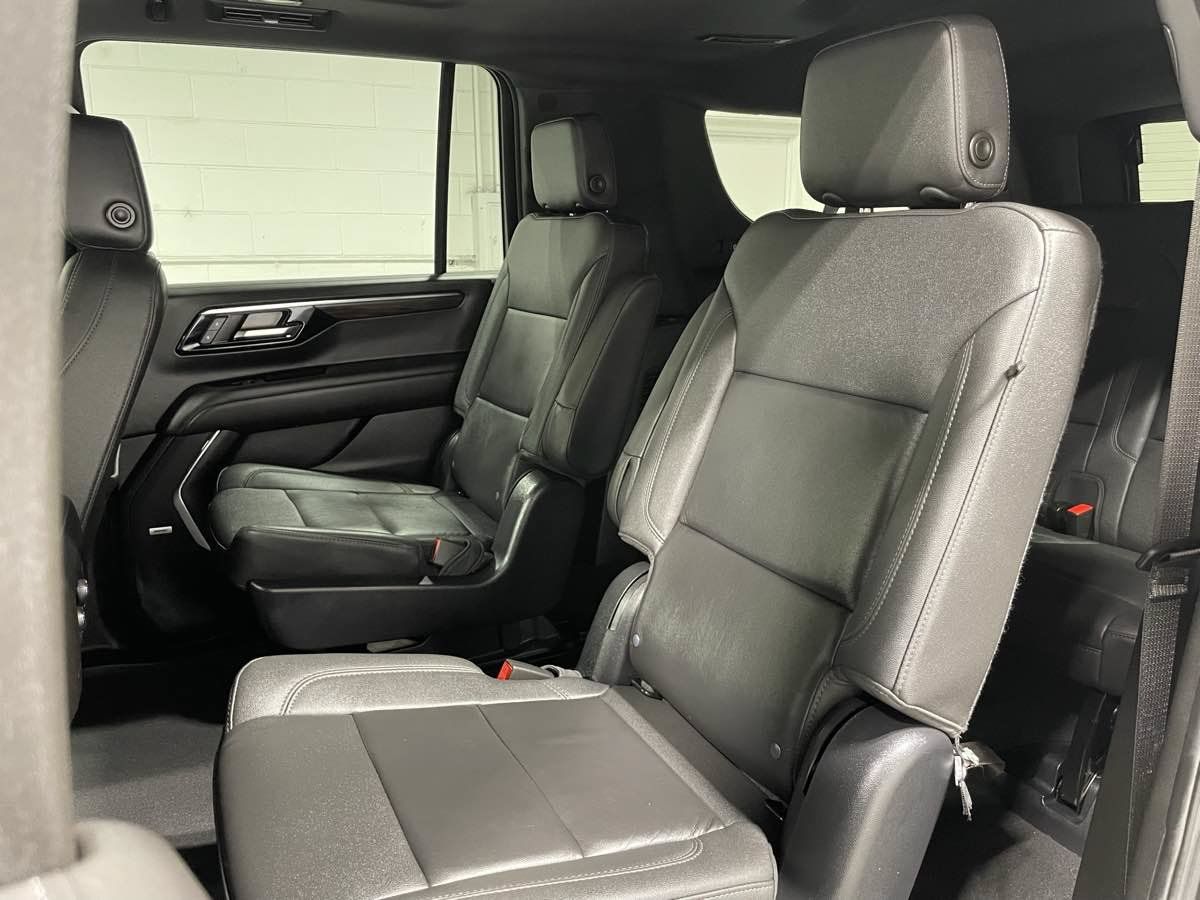 Used 2025 Chevrolet Suburban LT w/ Comfort Package AWD/4WD image 13