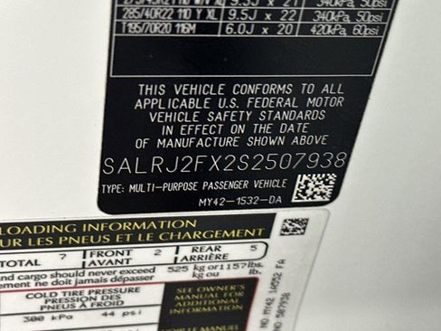 Used 2025 Land Rover Discovery S image 18