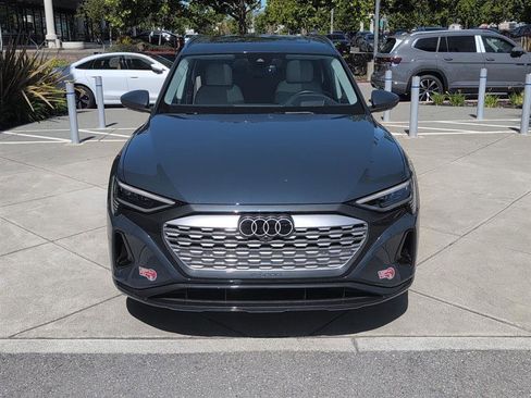 Used 2024 Audi Q8 e-tron Prestige w/ Prestige Package image 3