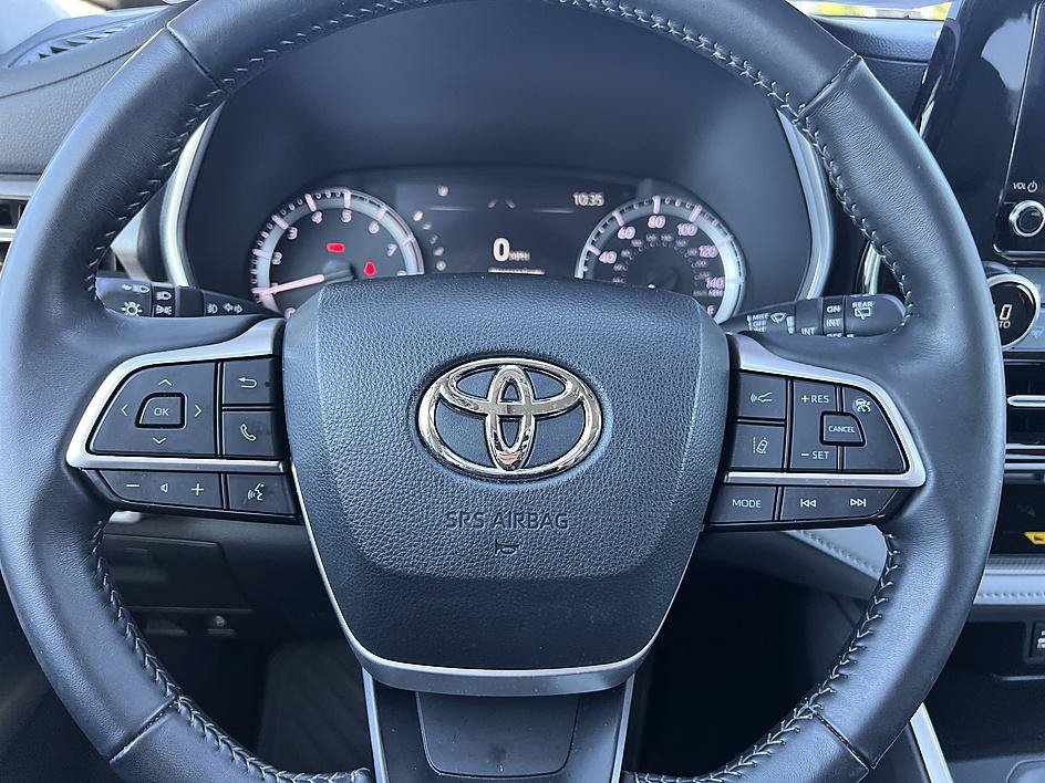 Used 2024 Toyota Highlander XLE FWD image 23