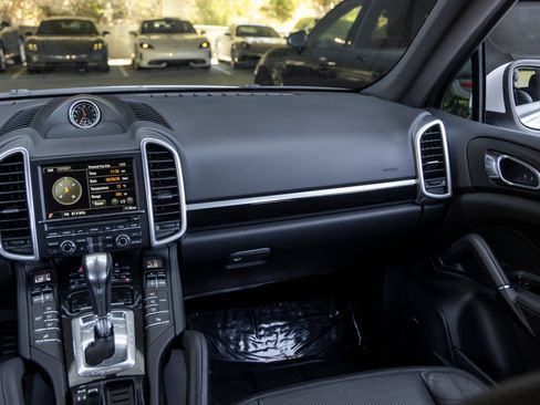 Used 2013 Porsche Cayenne Diesel AWD/4WD image 51