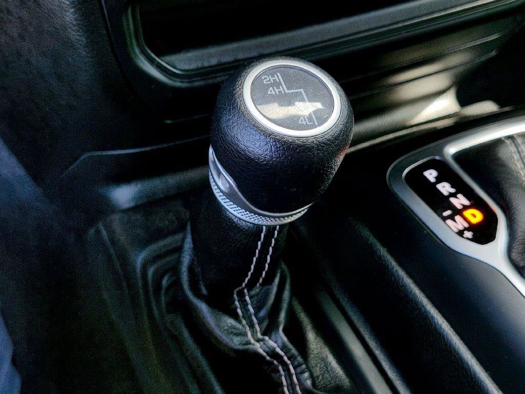 Used 2020 Jeep Gladiator Overland w/ Cold Weather Group AWD/4WD image 24