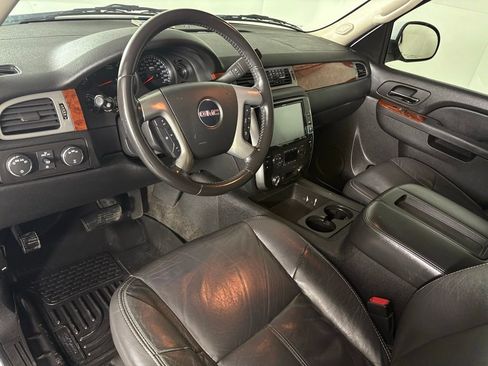 Used 2011 GMC Yukon SLE image 16
