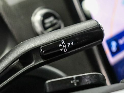 Used 2025 Mercedes-Benz GLC 350e 4MATIC image 19