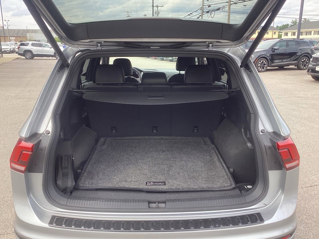 Used 2024 Volkswagen Tiguan SE R-Line AWD/4WD image 8