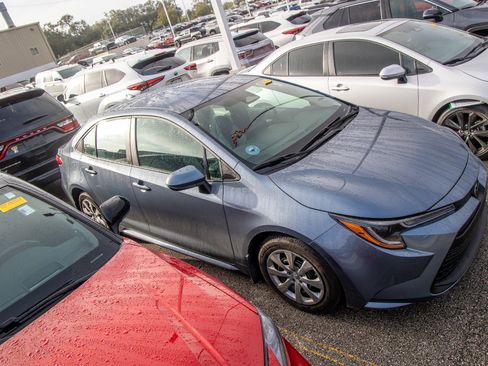 Used 2025 Toyota Corolla LE image 7