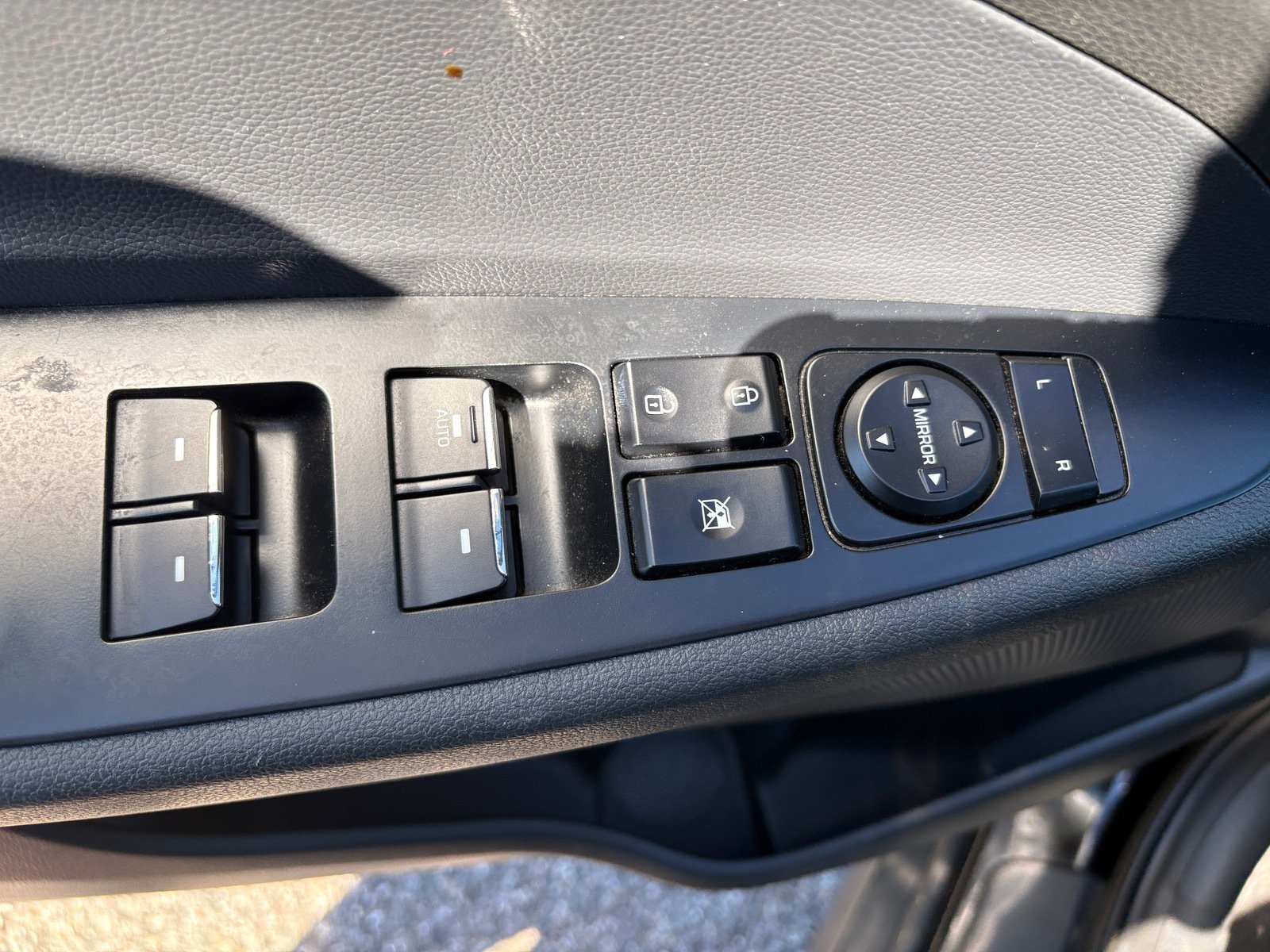 Used 2016 Hyundai Tucson Limited w/ Option Group 03 FWD image 17