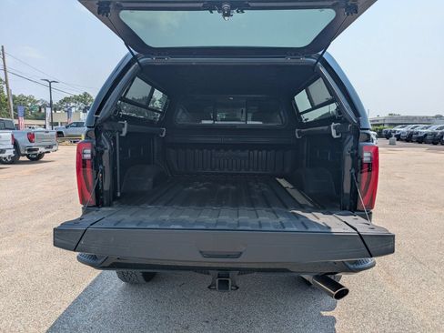 Used 2025 GMC Sierra 2500 Denali w/ Technology Package AWD/4WD image 5