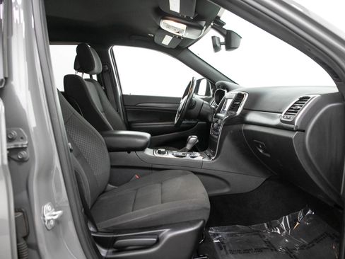 Used 2019 Jeep Grand Cherokee Laredo AWD/4WD image 14