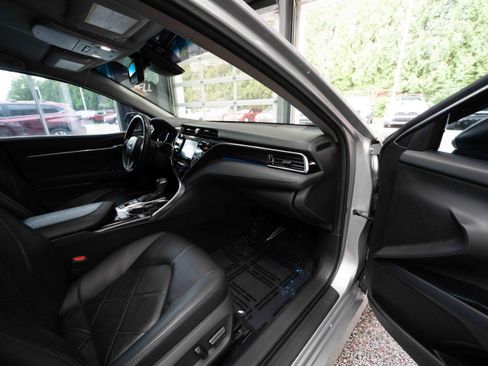 Used 2018 Toyota Camry XLE FWD image 25