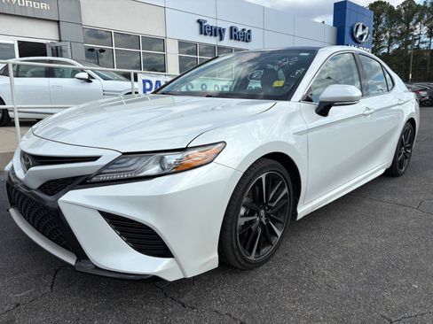 Used 2019 Toyota Camry XSE image 1
