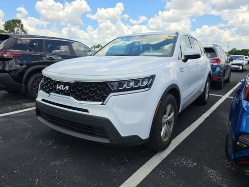 Used 2022 Kia Sorento LX FWD image 3