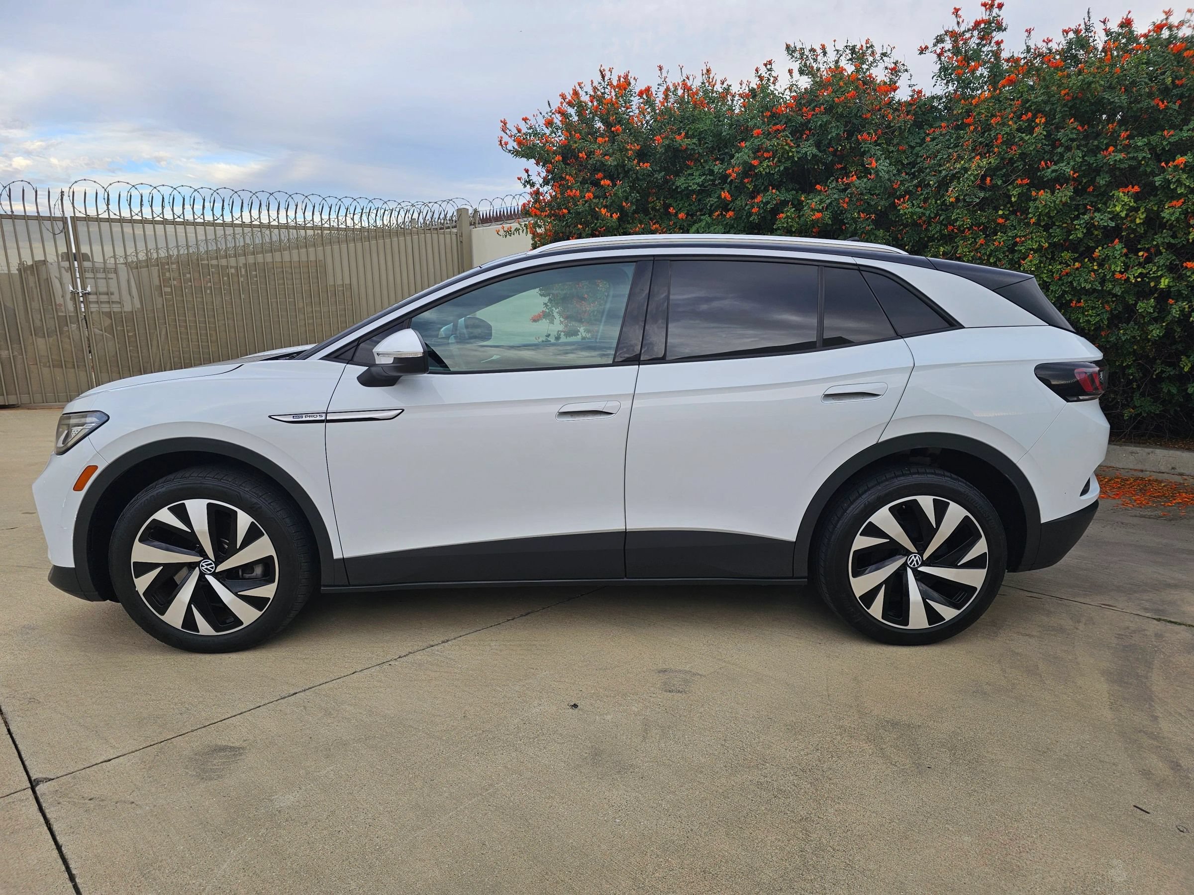 Used 2022 Volkswagen ID.4 Pro S AWD/4WD image 8