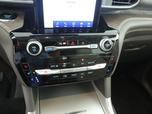 Used 2022 Ford Explorer Platinum w/ Equipment Group 601A AWD/4WD image 10