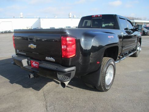 Used 2015 Chevrolet Silverado 3500 High Country w/ Duramax Plus Package image 3