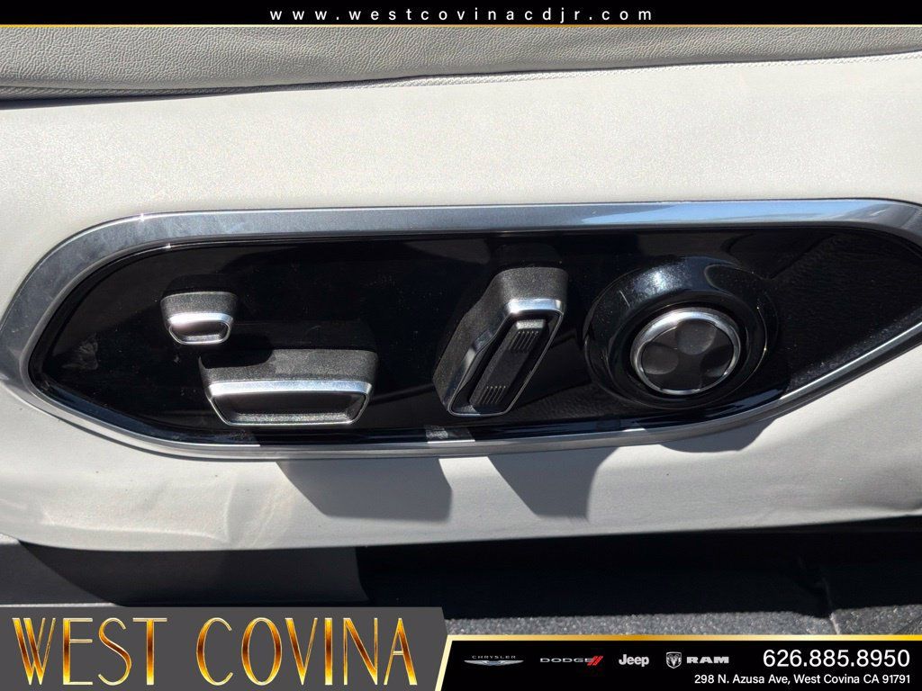 Used 2022 Jeep Grand Cherokee Summit w/ Advanced Protech Group IV AWD/4WD image 23
