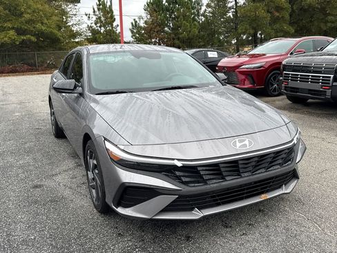 New 2025 Hyundai Elantra SEL image 7