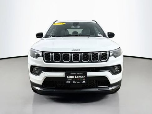 Used 2026 Jeep Compass Latitude AWD/4WD image 2