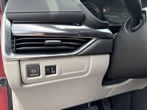 Used 2019 Cadillac XT4 Luxury image 31