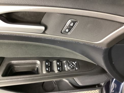 Used 2020 Ford Fusion SE image 27
