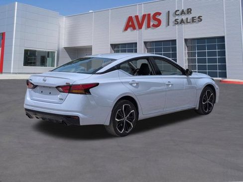 Used 2025 Nissan Altima 2.5 SR AWD/4WD image 6