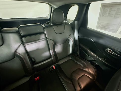 Used 2019 Jeep Cherokee Trailhawk w/ Comfort/Convenience Group image 14