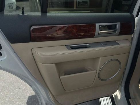 Used 2005 Lincoln Navigator Luxury AWD/4WD image 24