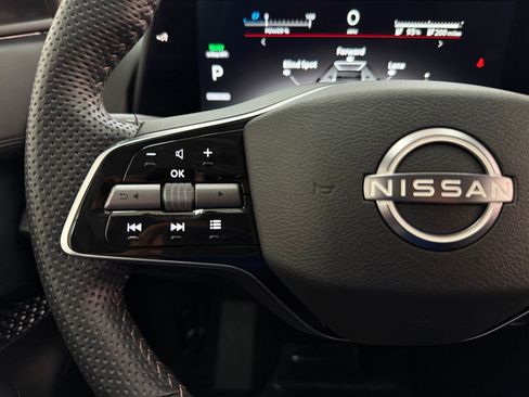 Used 2025 Nissan Ariya AWD image 14