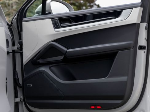 New 2025 Porsche Cayenne Coupe image 44