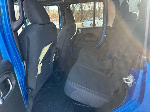 Used 2024 Jeep Gladiator Sport image 11