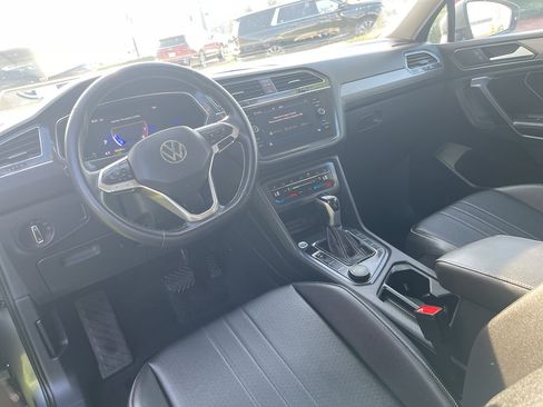 Used 2022 Volkswagen Tiguan SE image 32