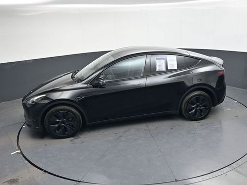 Used 2025 Tesla Model Y Long Range image 18