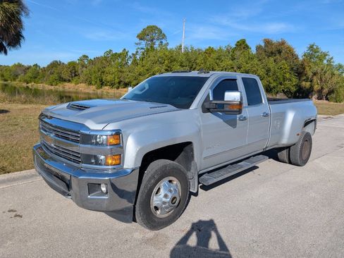Used 2017 Chevrolet Silverado 3500 LT w/ LT Convenience Package image 2