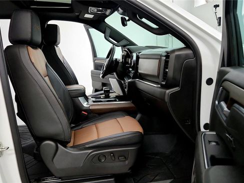 Used 2024 Chevrolet Silverado 1500 High Country w/ High Country Premium Package image 15