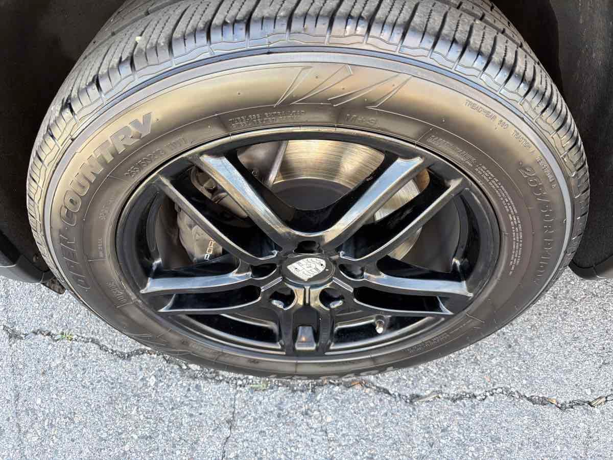 Used 2018 Porsche Cayenne Platinum Edition AWD/4WD image 24