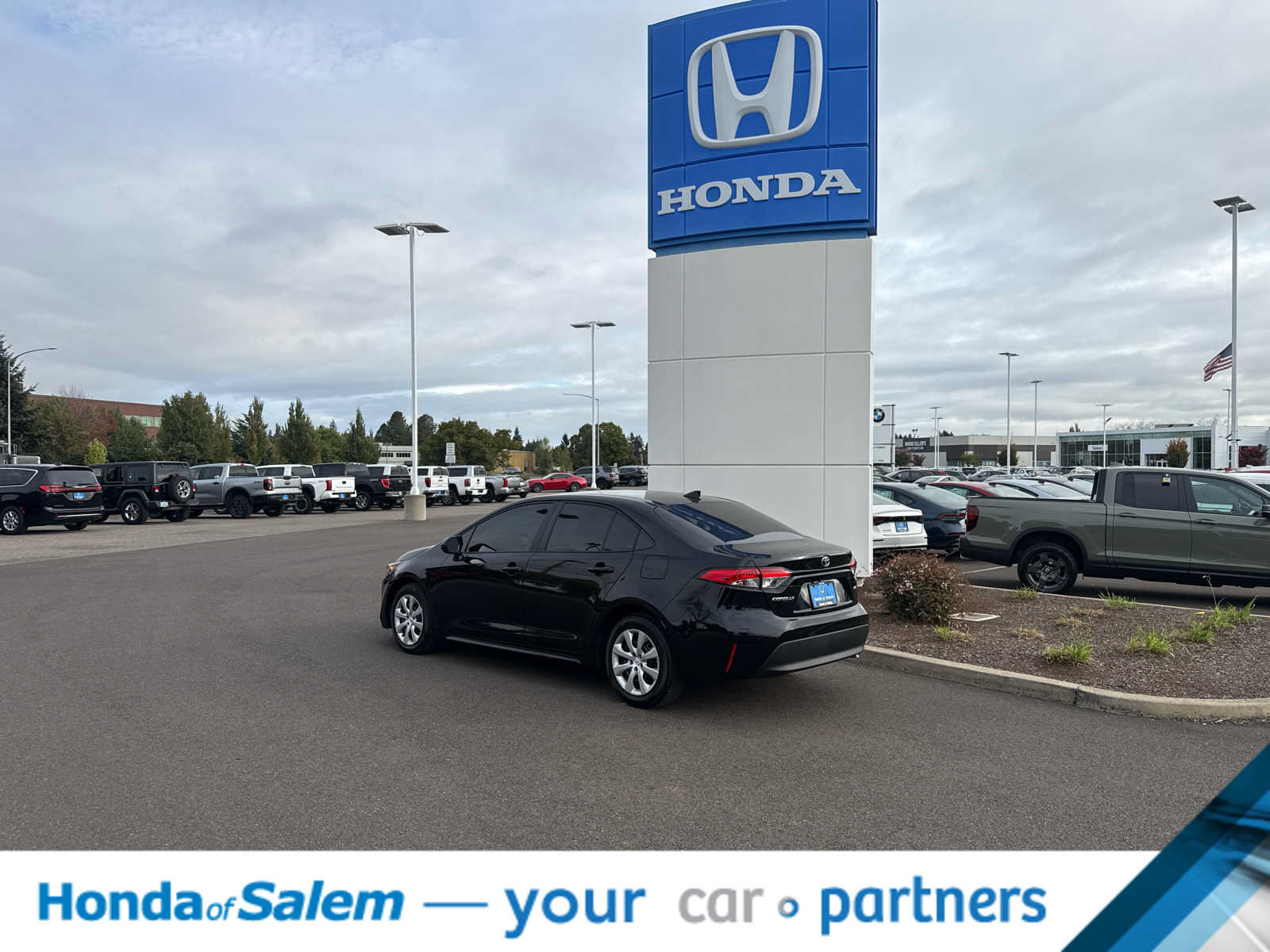 Used 2026 Toyota Corolla LE FWD image 4
